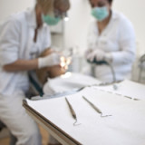 Nobel Biocare und Straumann fallen zurück