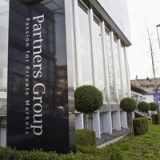 Partners Group nutzt Bankenschwäche