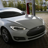 Tesla drückt aufs Tempo