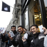 Verkaufsrekord der neuen iPhones beflügelt Apple-Aktien