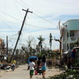 Taifun hinterlässt in Südostasien Feld der Zerstörung