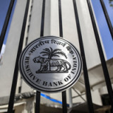 Indien hebt überraschend Zinsen an