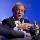 Mr. Bond steht auf Aktien