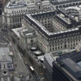 Britische Notenbank hält Zinsen weiter niedrig