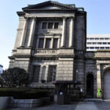 Japans Notenbank druckt vorerst nicht noch mehr Geld