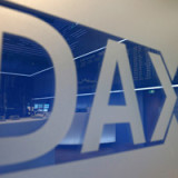 Dax überschreitet erstmals 12'000 Punkte