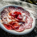 Bell und Orior liefern sich ein knappes Rennen