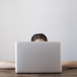 Flucht aus Social-Media-Titeln