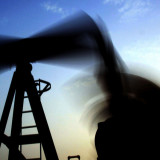 Warum steigt der Dollar, wenn der Ölpreis fällt?