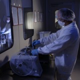 Cosmo greift für Anästhesiemittel in die Tasche