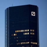 Deutsche Bank bleibt knapp in der Gewinnzone