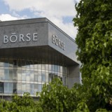 SMI schliesst knapp über 8200