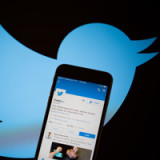 Musk verkauft nach Twitter-Umfrage Tesla-Aktien
