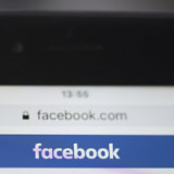 Facebook stellt Investoren auf sinkenden Erlös ein