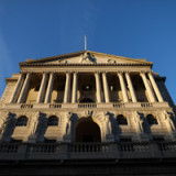 BoE lässt Zins unverändert