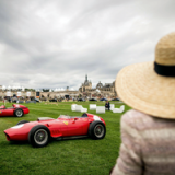 Schlösser, Spitzen und Oldtimer