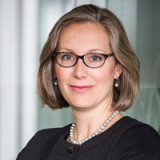 Kristine Braden: Gruppenbild mit globaler Bankerin