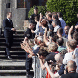 Macron holt absolute Mehrheit