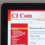 CI Com rutscht wieder in die roten Zahlen