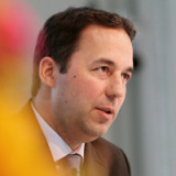 Swiss-Re-Chef erhält mehr Geld