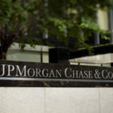 J. P. Morgan spürt Steuereffekt – Wells Fargo profitiert