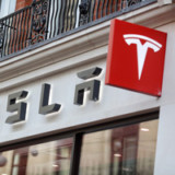 Tesla fährt immer tiefer in die roten Zahlen