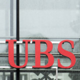 Credit Suisse holen UBS-Aktien ein