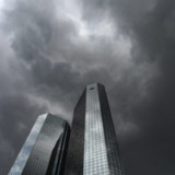 Umbau brockt Deutscher Bank erneut Verlust ein