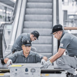 Schindler lässt Konkurrenz blass aussehen