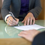 AMS-Manager machen Millionen