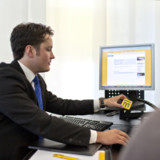 PostFinance und Postauto belasten Postzahlen