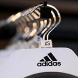 Adidas bläst zur Aufholjagd