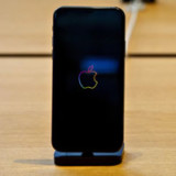 Drohende Strafzölle auf iPhones belasten AMS