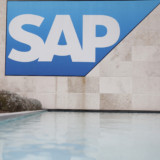 SAP erreicht Prognosen und plant Restrukturierung