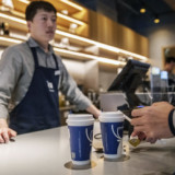 Chinas Starbucks-Rivale strebt aufs Parkett