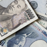 Japans Notenbank hält gegen weltweiten Trend an sehr lockerer Linie fest