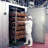 Schweinepreise belasten Bell Food Group