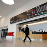 SMI schliesst über 11'100