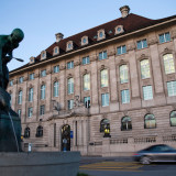 Swiss Re ist gegen die Konkurrenten mehrfach benachteiligt