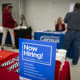 Zahl der Anträge auf US-Arbeitslosenhilfe steigt leicht