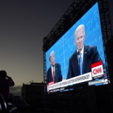 Biden wirft Trump Versagen in Pandemie vor