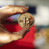 Bitcoin bricht kurz vor dem ­Allzeithoch ein
