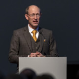 Erhard Lee: Lieber im Hintergrund analysieren als poltern