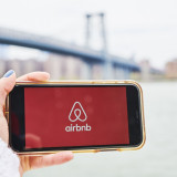 Airbnb sagt starkes Sommergeschäft voraus