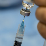 Novartis kauft Moleculars Coronamedikament