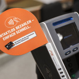 Immer mehr Schweizer bezahlen bargeldlos