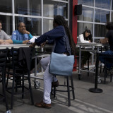 Zahl der Anträge auf US-Arbeitslosenhilfe fällt auf 17-Monats-Tief