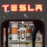 Tesla verschiebt Roadster-Lieferung auf 2023