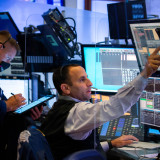 Fondsmanager schichten in Aktien um