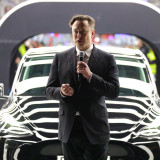 Elon Musk eröffnet mit viel Pomp Fabrik in Brandenburg
